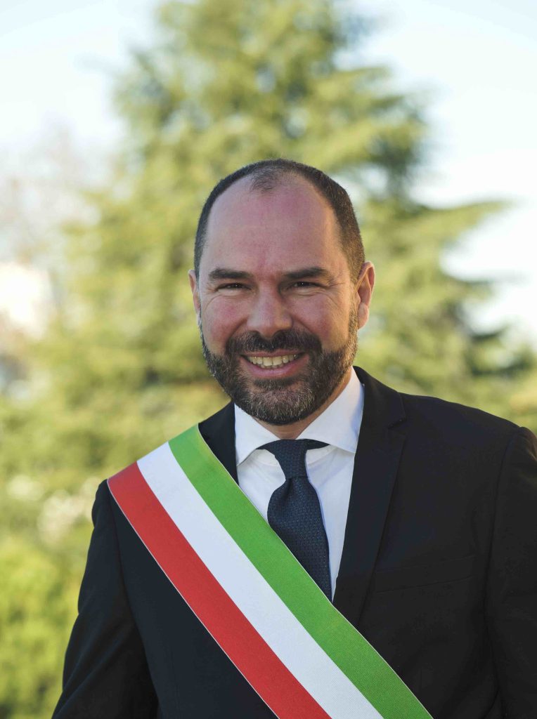 Sindaco di Mogliano Veneto Davide Bortolato con fascia tricolore