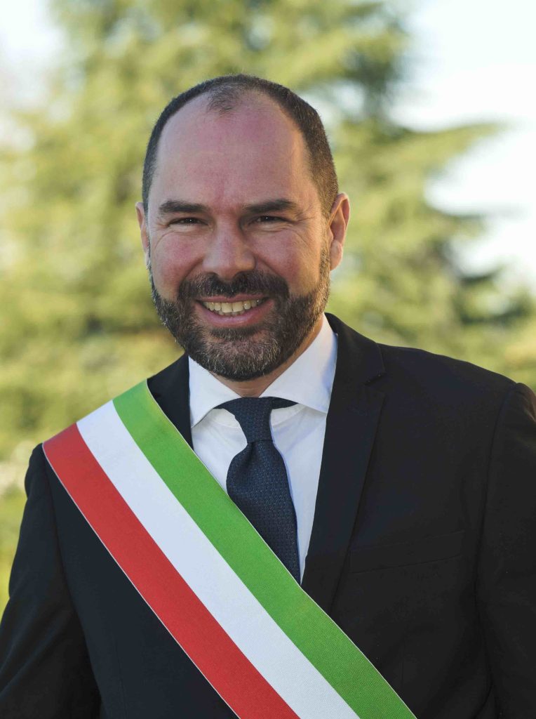 Sindaco di Mogliano Veneto Davide Bortolato con fascia tricolore