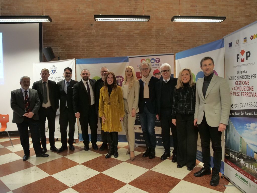 Gruppo di persone riunite per MADE IN ITALY: il nuovo percorso formativo a Venezia