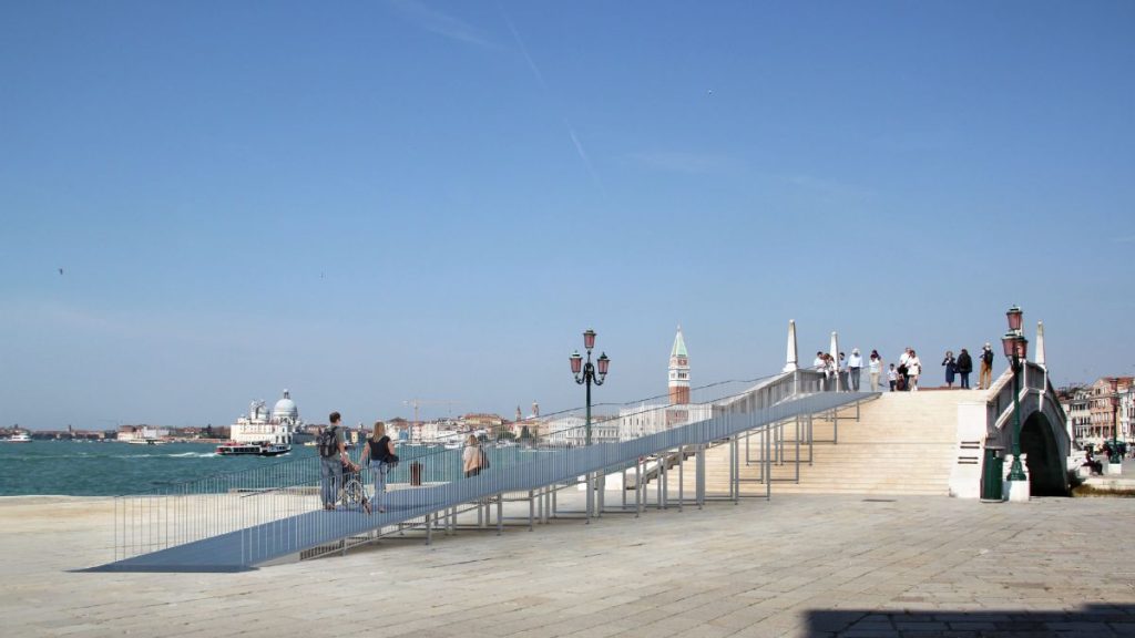 rappresenta il ponte dell'Arsenale a Venezia