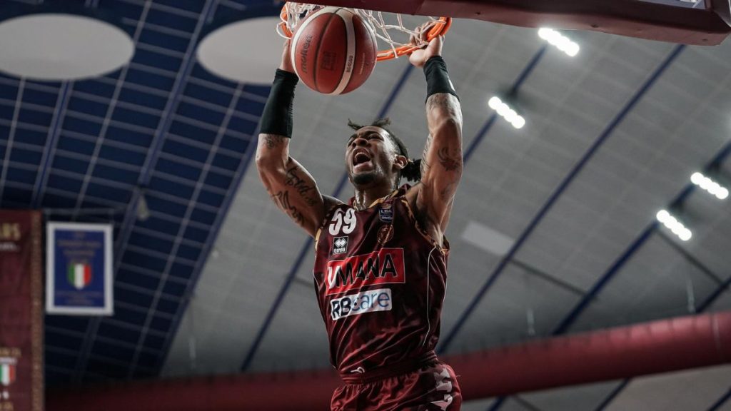 La Reyer si arrende al Sassari