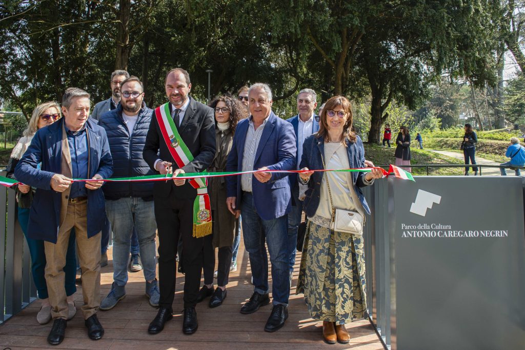 Taglio del nastro nuovo ponte accesso da Via De Gasperi