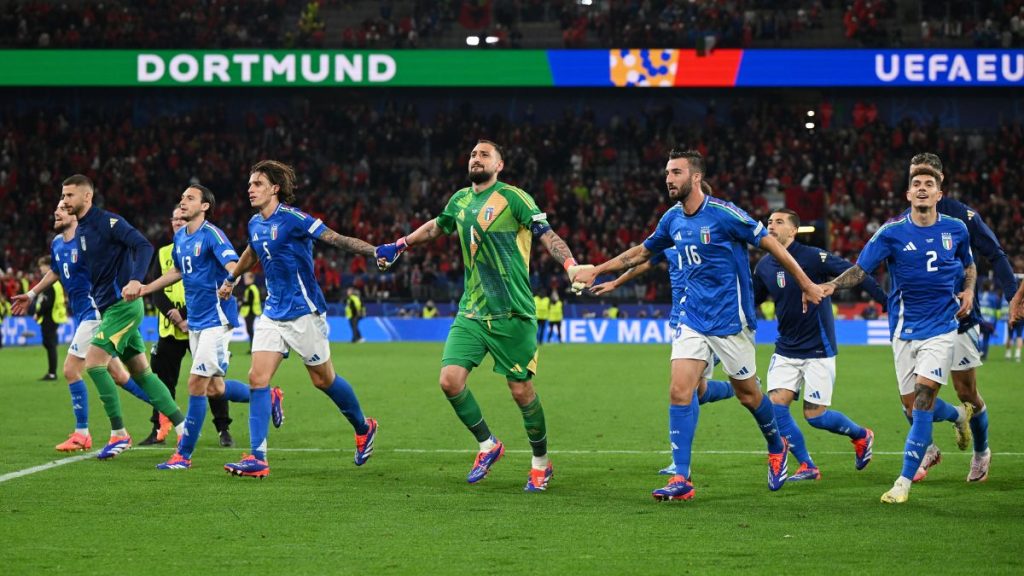 Italia debutto in rimonta