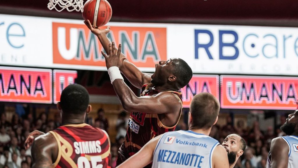 Debutto con sconfitta