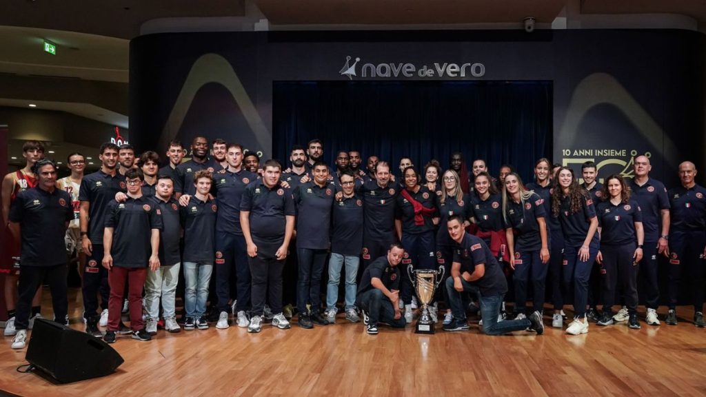 Umana Reyer presentazione con sorpresa