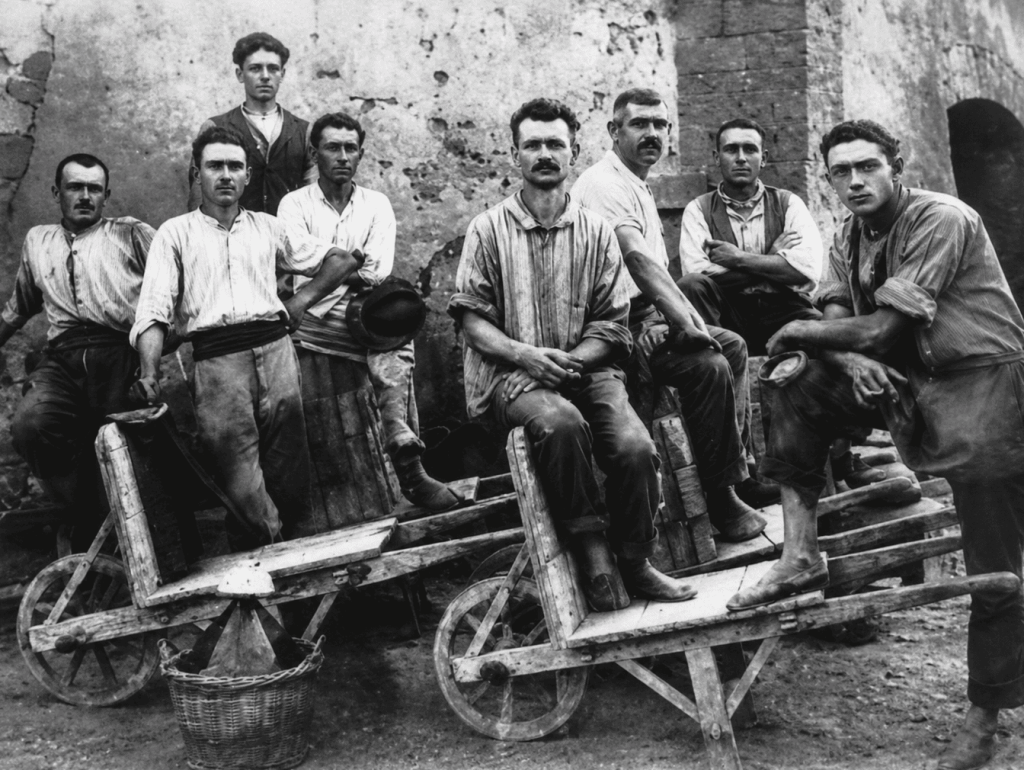 04 Foto storica lavoratori con carretti Fornace Pizzi – Credito Proloco Sissa Trecasali