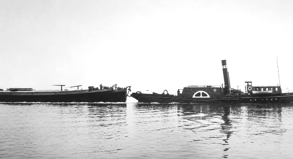 05 Foto chiatta traino a vapore sul Po inizio Novecento – Credito Associazione la Fornace