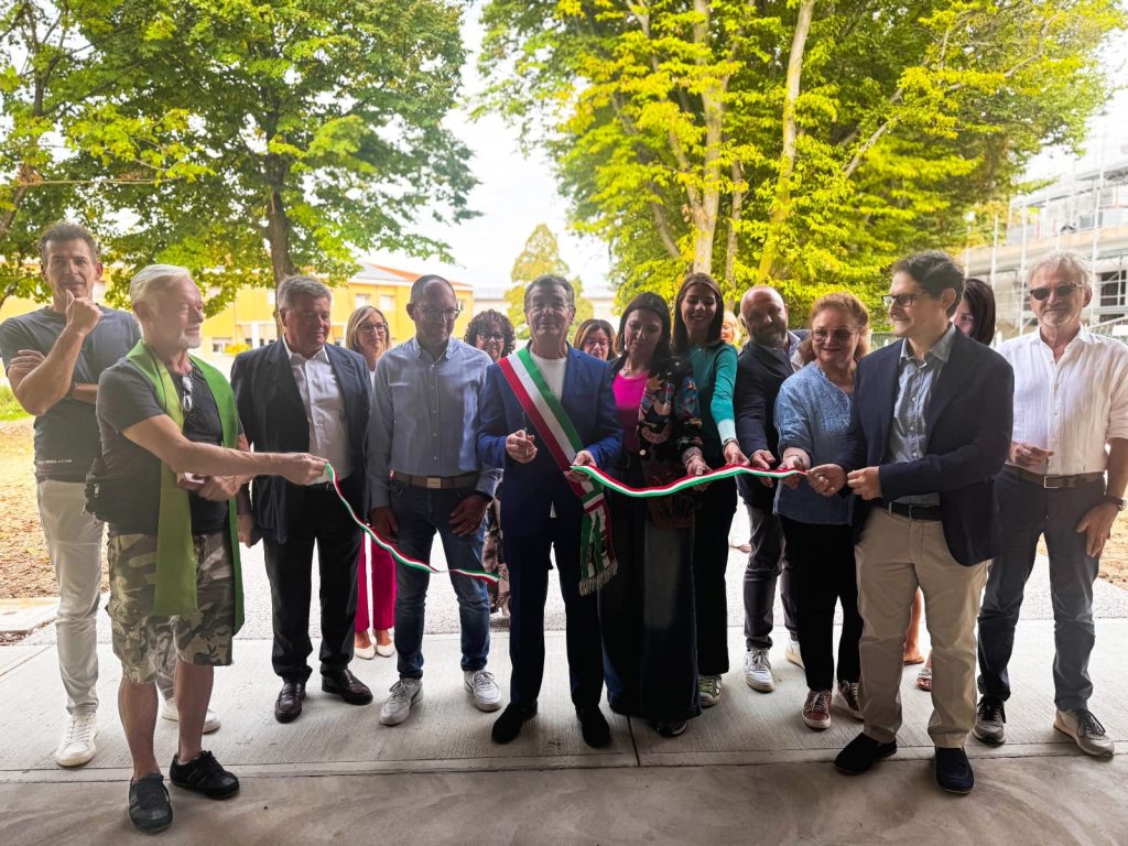 Casier inaugura la nuova mensa: alunni a tavola a "metro zero" grazie al limitrofo Centro Unico Cottura